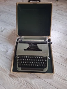 Machine à écrire olympique vintage dans sa valise ancienne originale - Photo 1/9