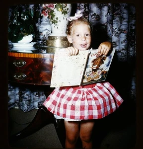 Little girl at home reading book - 1956 Stereo Realist slide #1869 - Picture 1 of 3