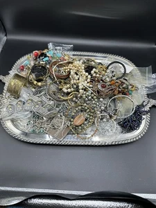 8 Lbs Vintage to Now JEWELRY LOT Craft Resale Medium Flat Rate Box #B22 - Picture 1 of 20