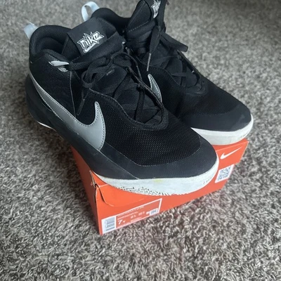 Nike Niños (Talla 7Y) Negro Cancha de Baloncesto Zapatos Tenis Foto 1 de 4