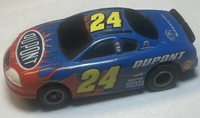 LIFE-LIKE, JEFF GORDON #24 DUPONT CHEVY MONTE CARLO con CHASIS EN T, HO SLOT CAR Foto 1 de 4