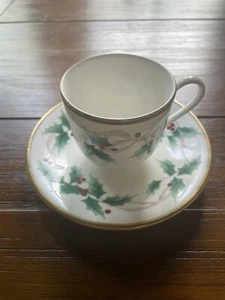 Christmas Mikasa bone china espresso cup/saucer Teacup Set White Red Gold - Picture 1 of 4