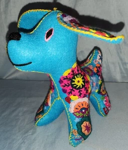 Handgefertigte Alebrije blauer Hund Perro Azul genähte Blumen mexikanische Folklore - Bild 1 von 5