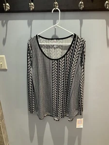 LuLaRoe Womens Lynnae Top. Black/White Print. Long Sleeve. Size X-Large. NWT! - Picture 1 of 6