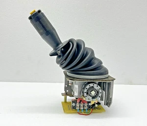 CONTROLES OEM 7809031 JOYSTICK JS3M7050 DW FRENO DE DISCO - Imagen 1 de 8