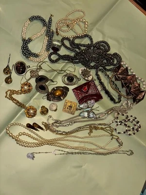 Konvolut Modeschmuck Vintage: Ketten, Anhänger, Ohrringe, Silber - Bild 1 von 4
