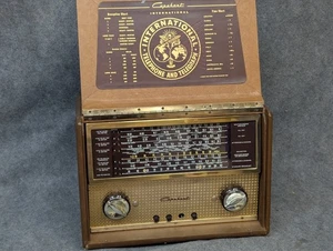 Radio portatile a valvole multibanda Capehart International 88P66BNL - per ricambi - Foto 1 di 24