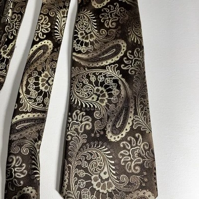 Venturi Uomo 100% Silk Necktie Brown Paisley - Image 1 of 4