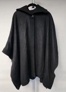 Nordstrom 100 % Kaschmir schwarz Wickel Poncho Neu mit Etikett ein Druckknopf muss angenäht werden - Bild 1 von 11