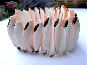 SCHMUCK-STCK ARMBAND MUSCHELN TROMPETE ROSA NEU  - Bild 1 von 1