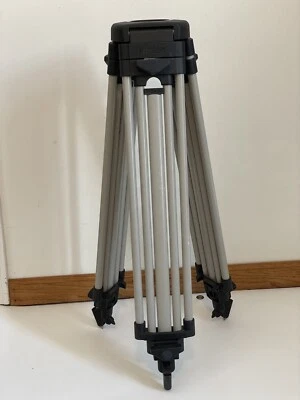 Sistema de trípode Vinten - Altura ajustable - SIN cabezal - Solo trípode - (USADO) Foto 1 de 4