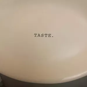 Piatto Snack Ovale "Taste" Rae Dunn Collezione Artigianale di Magenta - Foto 1 di 3