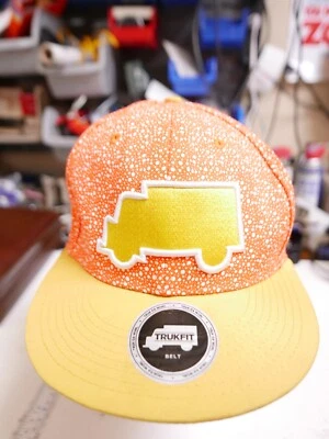 Boné de beisebol Trukfit Truk Da Wurl laranja com bolinhas brancas, nota amarela - Imagem 1 de 4