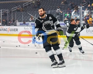 Drew Doughty Pre-Game Warmups Los Angeles Kings 8x10 NHL Hockey Photo - Picture 1 of 1