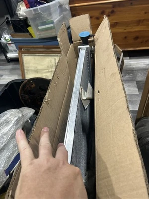 Sbr618 散热器 适用于 1988 - 1995 雪佛兰 C2500 GMC K2500 5.0L 升 5.7L 升 — 第 1/4 张图片