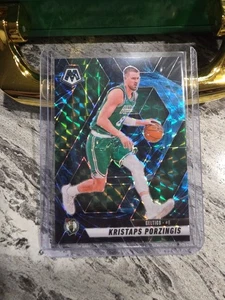 2024-25 Panini Mosaic - Kristaps Porzingis #69 Genesis Prizm - Picture 1 of 1