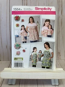 Delantales completos para niños Simplicity 1554 patrón de costura mamá y yo NUEVOS - Imagen 1 de 2