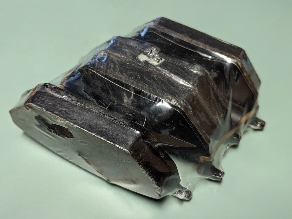 Комплект дисковых тормозных колодок VW AUDI AXMD687A - Изображение 1 из 4