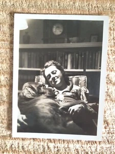 IRISH SETTER COZY HUG,1930's.VTG 4.8" x 3.5" PHOTO*SP7 - Picture 1 of 3