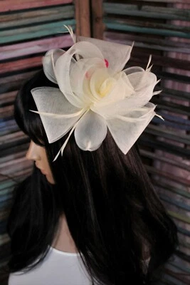 Diadema Fascinador de Malla de Flores y Plumas Grande Elegante Declaración Foto 1 de 4