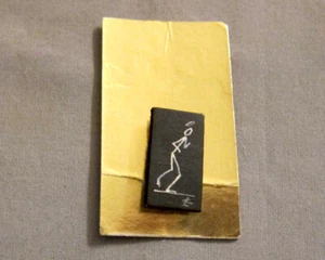 Insignia prendedor etiqueta El santo serie de televisión Simon Templar de colección - Imagen 1 de 1