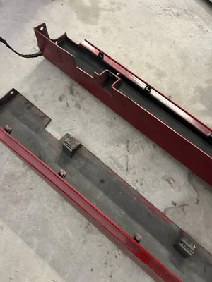 Dodge Charger Scatpack 2015-2023 faldones laterales par de 2 rojos Foto 1 de 4