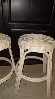 Par De Ratán Mimbre Vintage Retro Blanco Mesa Planta Soporte Barra Sin Espalda... Foto 1 de 4