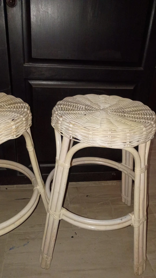 Par De Ratán Mimbre Vintage Retro Blanco Mesa Planta Soporte Barra Sin Espalda... Foto 1 de 4