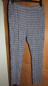 M&S schwarz/weiß gemusterte weiche Hose mit Stretchbund/Taschen Gr. 14 - Bild 1 von 1
