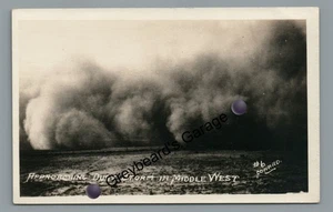 RPPC nähert sich Staubsturm im Nahen Westen KS Conard Kansas Echtfoto Postkarte - Bild 1 von 2