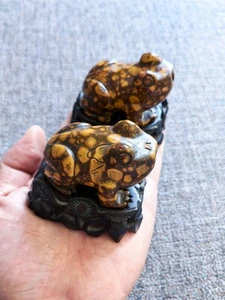 Pair of antique Chinese hardstone carved toad snuff bottles - Picture 1 of 13