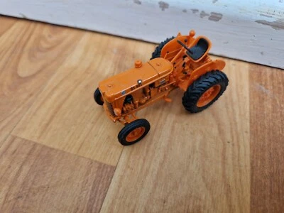 Hachette Universal Hobbies 1/43 Classico 1952 Om 35/40 R Trattore - Immagine 1 di 3