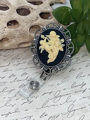 Ángel Querubín Iglesia Religioso Camafeo Carrete Retráctil Tarjeta de Identificación Insignia Porta Llave Foto 1 de 4