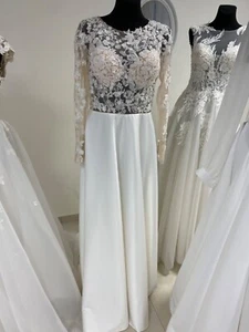 wedding dress - Picture 1 of 4