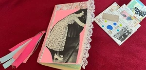 Giornale spazzatura Mamie 20pgs. Tucks di carta effimera impreziositi da nappa 6X 9" - Foto 1 di 21