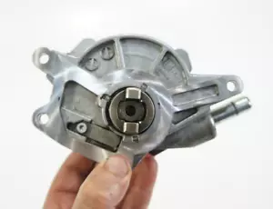 Bomba de vacío sistema de frenos diésel Mercedes OM642 E320 ML350 BlueTec 6422300165 OEM - Imagen 1 de 13