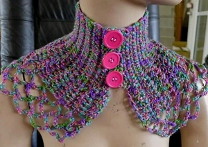 HANDGEMACHTES GEHÄKELTES CAPELET KRAGEN SCHAL MEHRFARBIG FARBWECHSEL FADEN GESCHENK - Bild 1 von 12