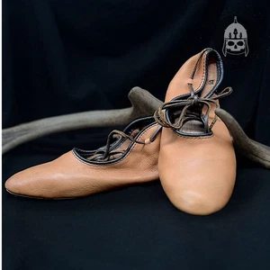Scarpe in pelle leggera - X-XI secolo ricostruzione europea - Foto 1 di 3