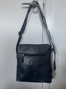 Taurus 100% Leather Shoulder Bag Zip Front Pocket & Inner Pockets - Dark Navy - Picture 1 of 13