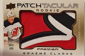 2024-25 UD PREMIER HKY GRAEME CLARKE RC PATCH LOGO PETTO SPETTACOLARE #25/25 - Foto 1 di 2