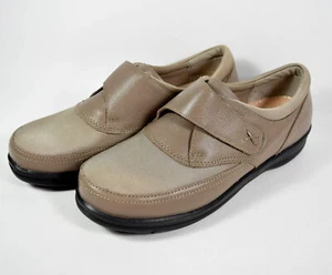 Women's Apex Casual Shoe - A723W - Slip Resistant - Tan - Size 11 Wide - Picture 1 of 6