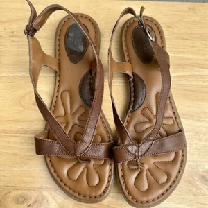 Børn B.O.C Brown Leather Thong Sandals Strappy Womens Size 9 Flats - Picture 1 of 8