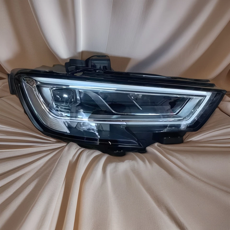 Faro derecho LED AUDI S3 A3 RS3 2017 2018 2019 2020 A3 Quattro versión UE Foto 1 de 4