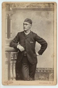 Tarjeta de gabinete c1880 joven caballero judío Kipá, Yarmulke, Kibbe, Johnstown NY - Imagen 1 de 2
