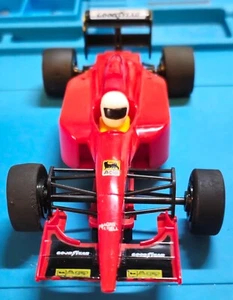 Scalextric C319 Ferrari 643 F1 Auto #28 - Bild 1 von 6