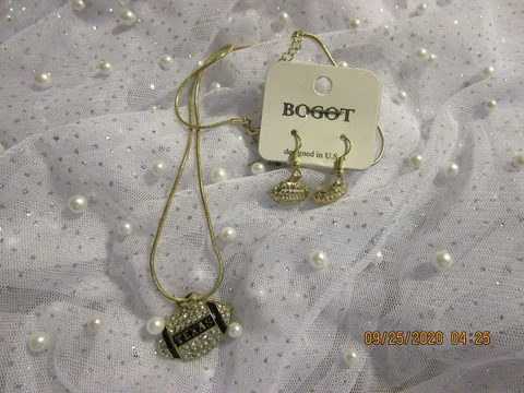 TEXAS FOOTBALL LONGHORNS NECKLACE AND EARRING SET - WITH FREE GIFT BOX!!! Cover