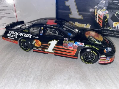 Bajo Martin Truex Jr #1 tienda profesional NASCAR diecast escala 1/24 Dale Earnhardt Inc Foto 1 de 4