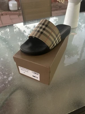 Burberry Londres Inglaterra Toboganes Talla 12 Foto 1 de 4