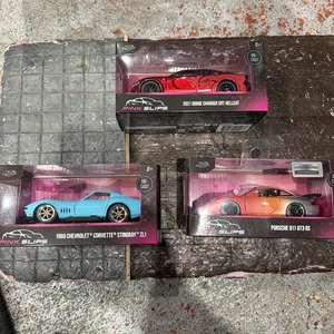 Jada Toys  Pink slips 2021 Dodge Charger  SRT Hellcat 1:32 Scale /3 Pack - Picture 1 of 5