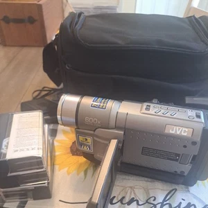 JVC GR-SXM245U Compact VHS Camcorder. Untested w/ Battery - Picture 1 of 2